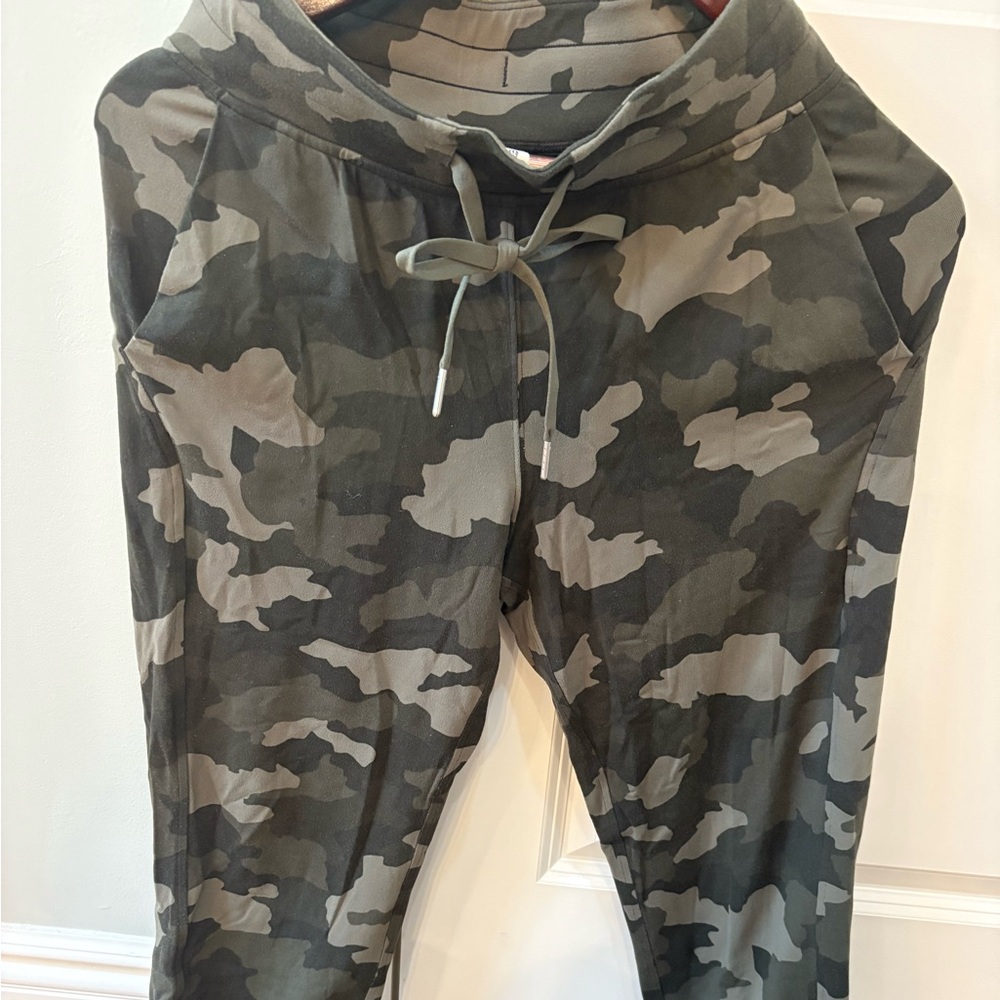 Lululemon ready to rulu high rise green camo joggers